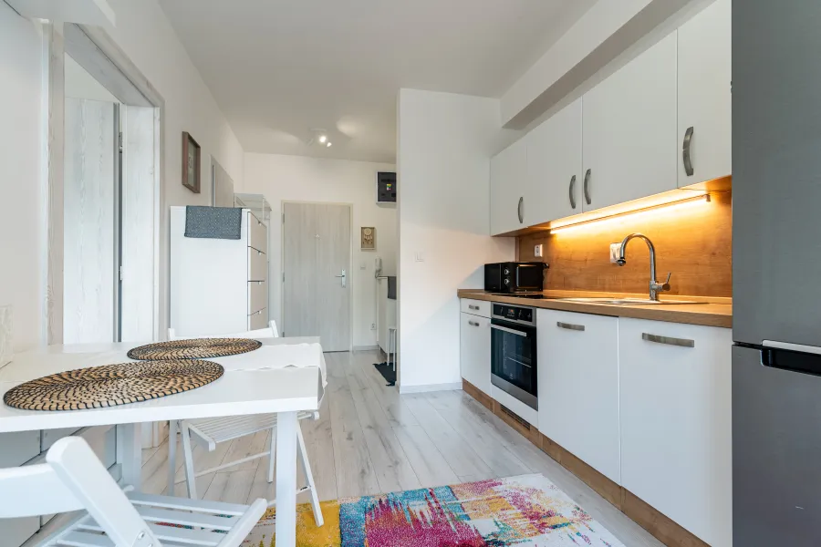 NA PREDAJ 1 IZBOVÝ ZARIADENÝ BYT NA UČŇOVSKEJ ULICI