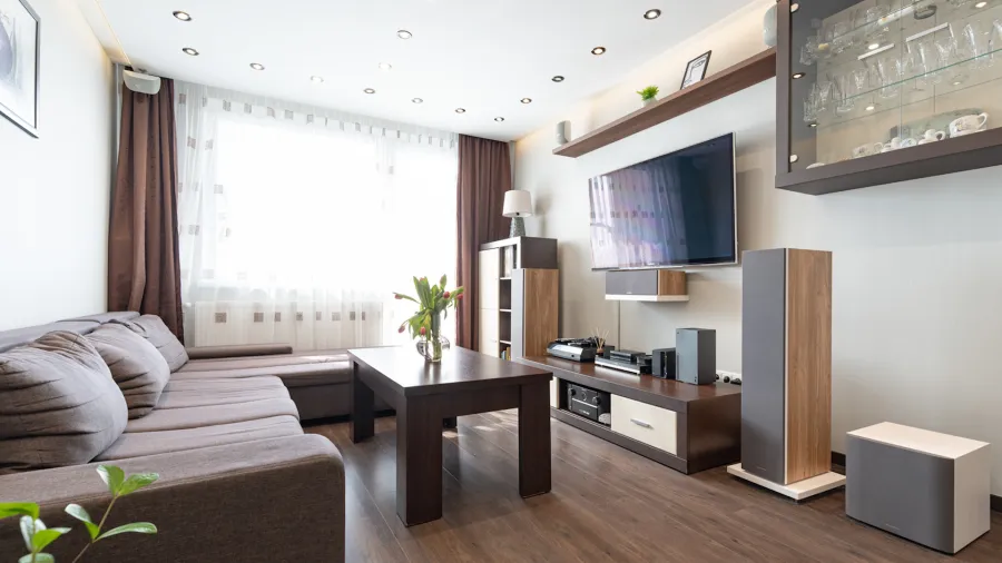 3 IZBOVÝ BYT S 2 LODŽIAMI A NÁDHERNÝM VÝHĽADOM