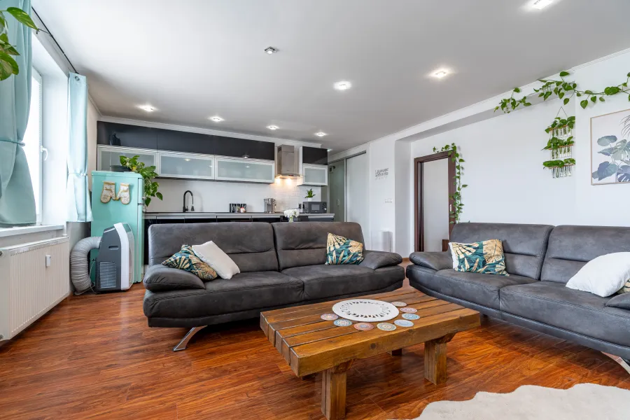 NA PREDAJ 2 IZBOVÝ TEHLOVÝ BYT S VEĽKORYSOU VÝMEROU