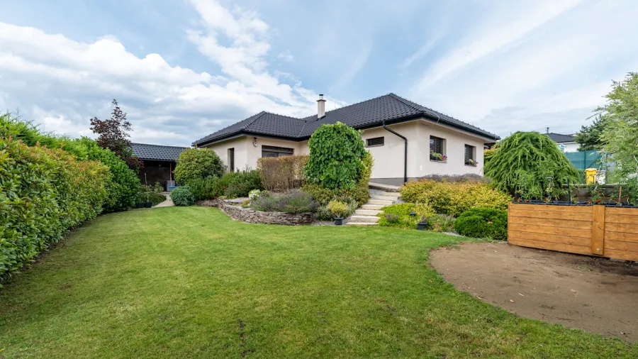 REZERVOVANÝ 4 IZBOVÁ TEHLOVÁ NOVOSTAVBA S UPRAVENÝM POZEMKOM