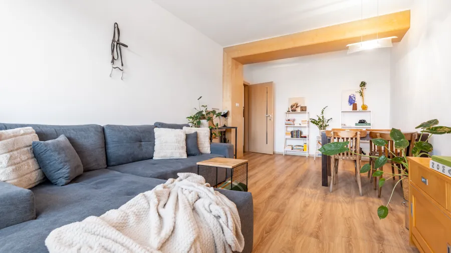 2 IZBOVÝ TEHLOVÝ BYT S INVESTIČNÝM POTENCIÁLOM